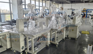 防護(hù)服壓膠機(jī)是通過什么原理進(jìn)行工作的？
