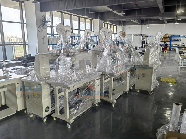 防護(hù)服縫口壓膠機(jī)廠家用心做好的設(shè)備 防護(hù)服縫口壓膠機(jī)廠家用心做好的設(shè)備